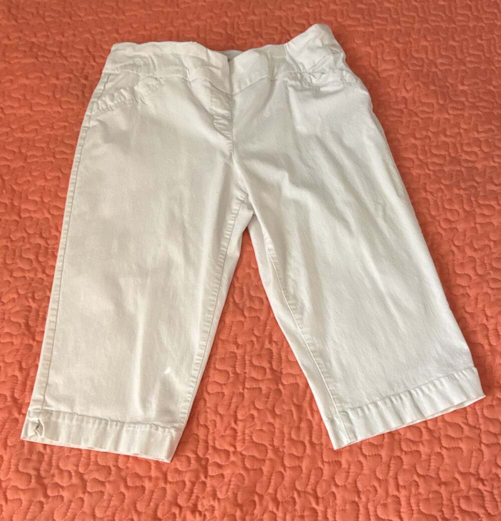 Alia Petites White Denim Capri Pants